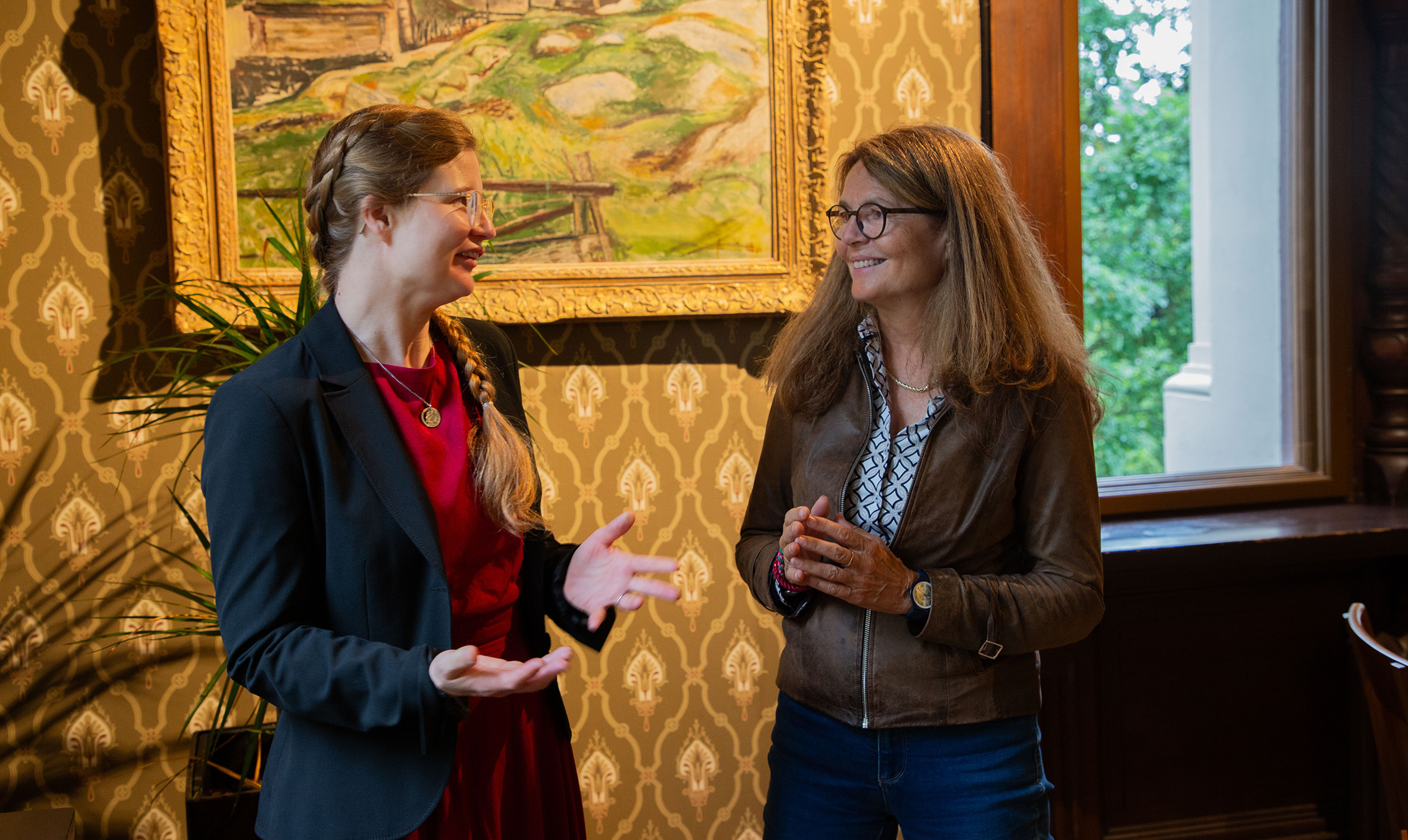 CAS director Camilla Serck-Hansen and Claudia Brühwiler talking