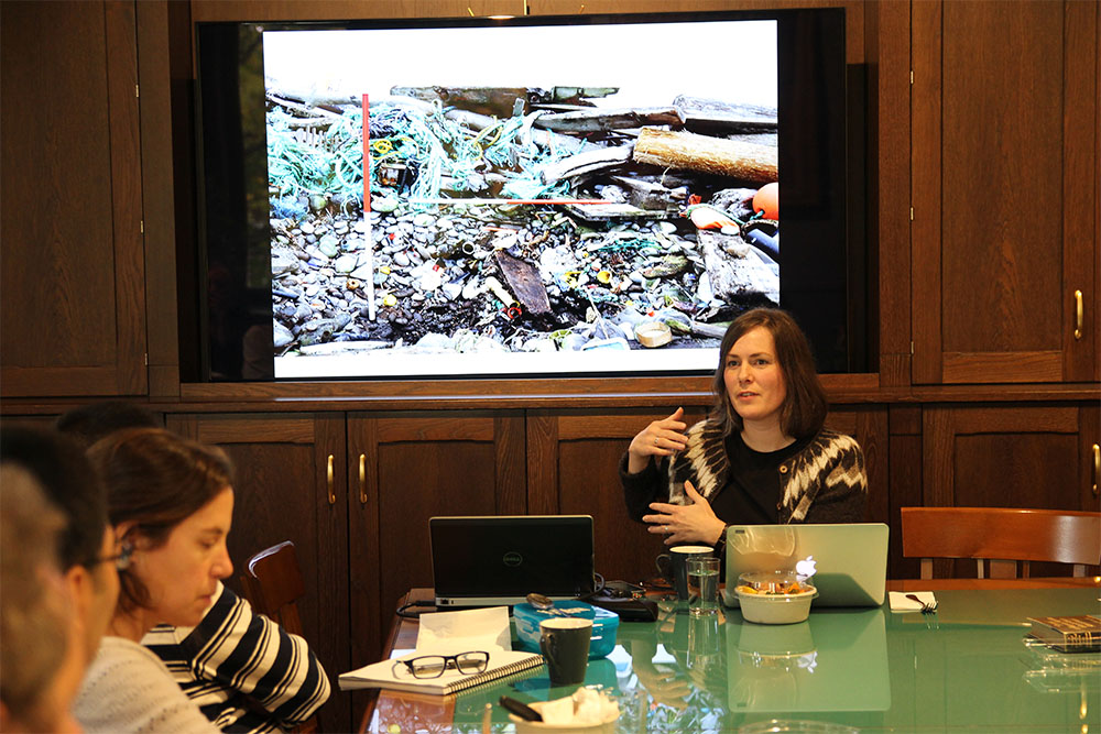CAS Fellow and postdoc Þóra Pétursdóttir gave the talk "Drift Matter and the Anthropocene" during the semester's first lunch seminar 26 October 2016.