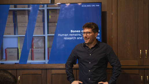 Jonatan Kurzwelly presents his research project during lunch seminar